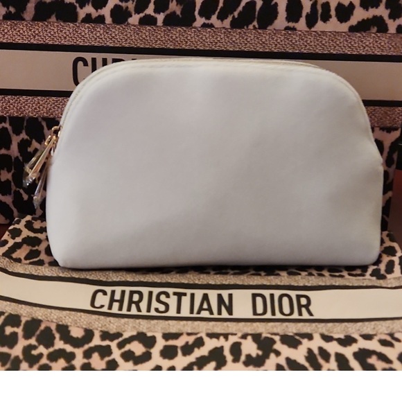 NEW Christian Dior Makeup Bag & Samples - Picture 3 of 4